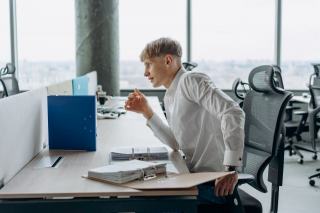 Choisir son fauteuil de bureau : guide et critères essentiels
