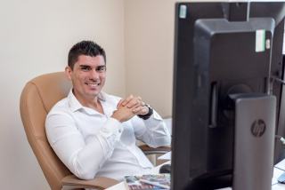 Douleurs dos au bureau : causes, prévention et solutions