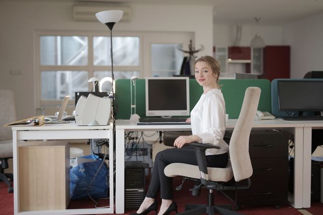 Nettoyer une chaise de bureau et entretenir son fauteuil pas à pas Nettoyer une chaise de bureau et entretenir son fauteuil pas à pas