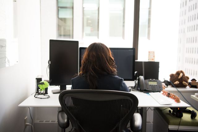 Bonne posture au bureau : comment régler son poste de travail Bonne posture au bureau : comment régler son poste de travail