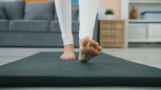 Tapis anti-fatigue bureau debout : choisir le bon modèle